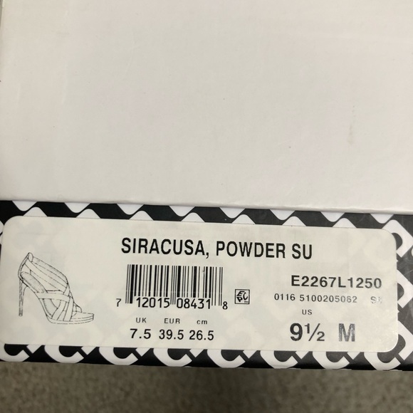 Diane von Furstenberg - Picture 2 of 6